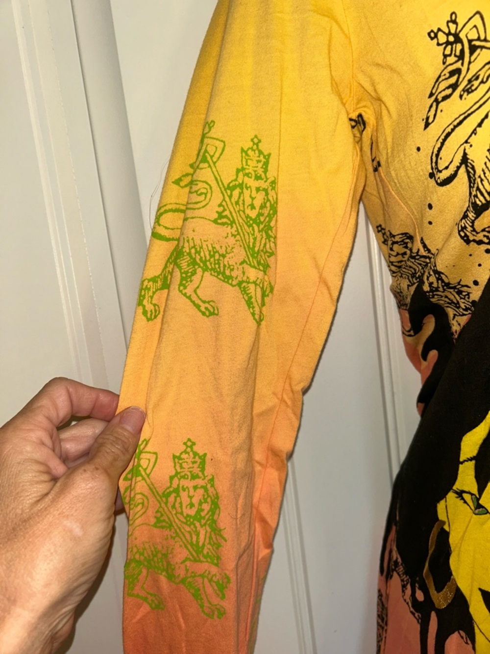 NWT Christian Audgier Crystal Rock Jamaica Peace Graphic Peace Sign Sz M - Picture 4 of 9